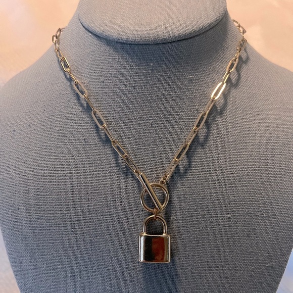 Gold Tone Lock Toggle Paper Clip Link Chain - Picture 2 of 6